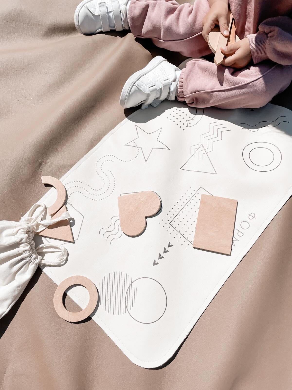 Мини Подлога со Дрвени Форми